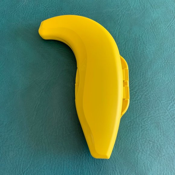 Tupperware banana fruit keeper #6168A-2 - Picture 2 of 3
